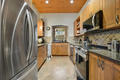 Breakfast Nook Photo of 254 Mariners Way, Mayne Island, BC