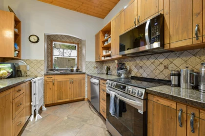 Guest Bathroom Photo of 254 Mariners Way, Mayne Island, BC