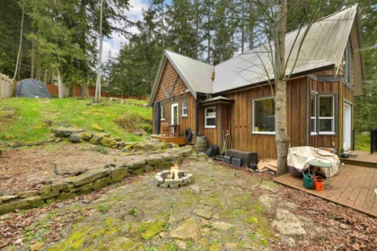 Kitchen Photo of 254 Mariners Way, Mayne Island, BC