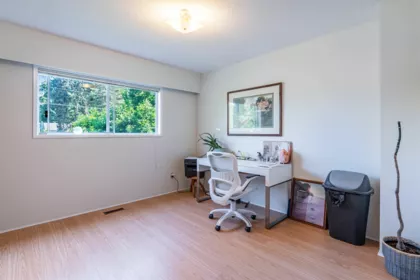 Staircase Photo of 23140 136 Avenue, Maple Ridge, BC