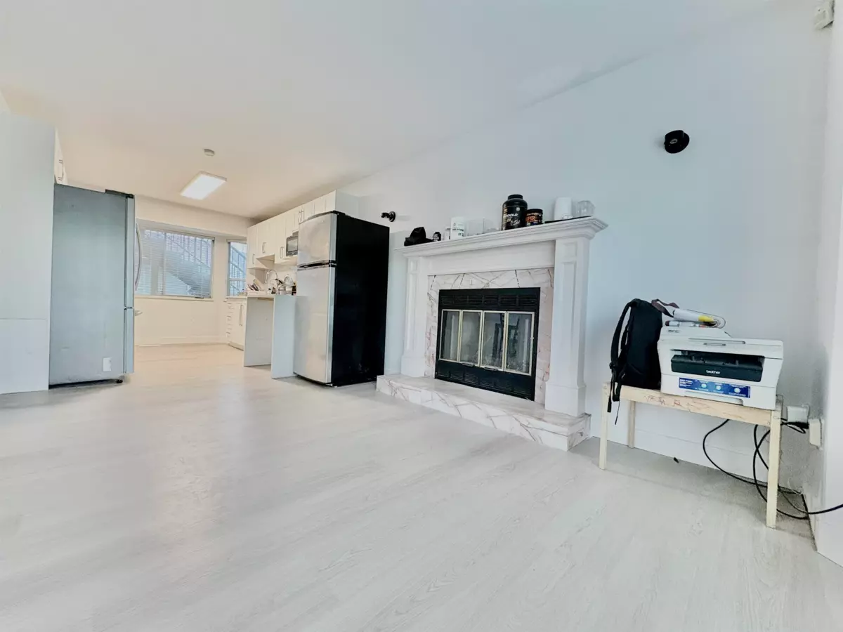 Living Room Photo of 13346 92 Avenue, Surrey, BC