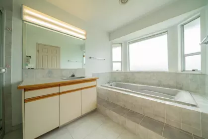 Primary Bathroom Photo of 13346 92 Avenue, Surrey, BC
