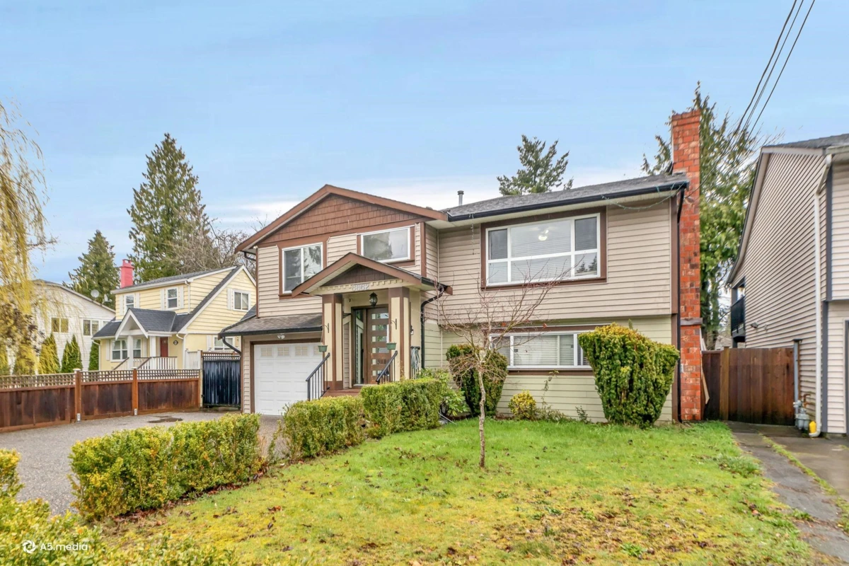 Living Room Photo of 6662 130 Street, Surrey, BC