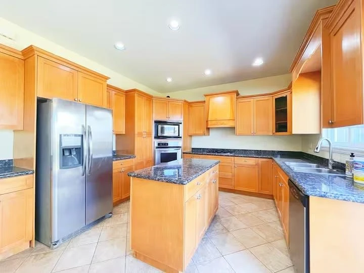 Family Room Photo of 6194 175a Street, Surrey, BC