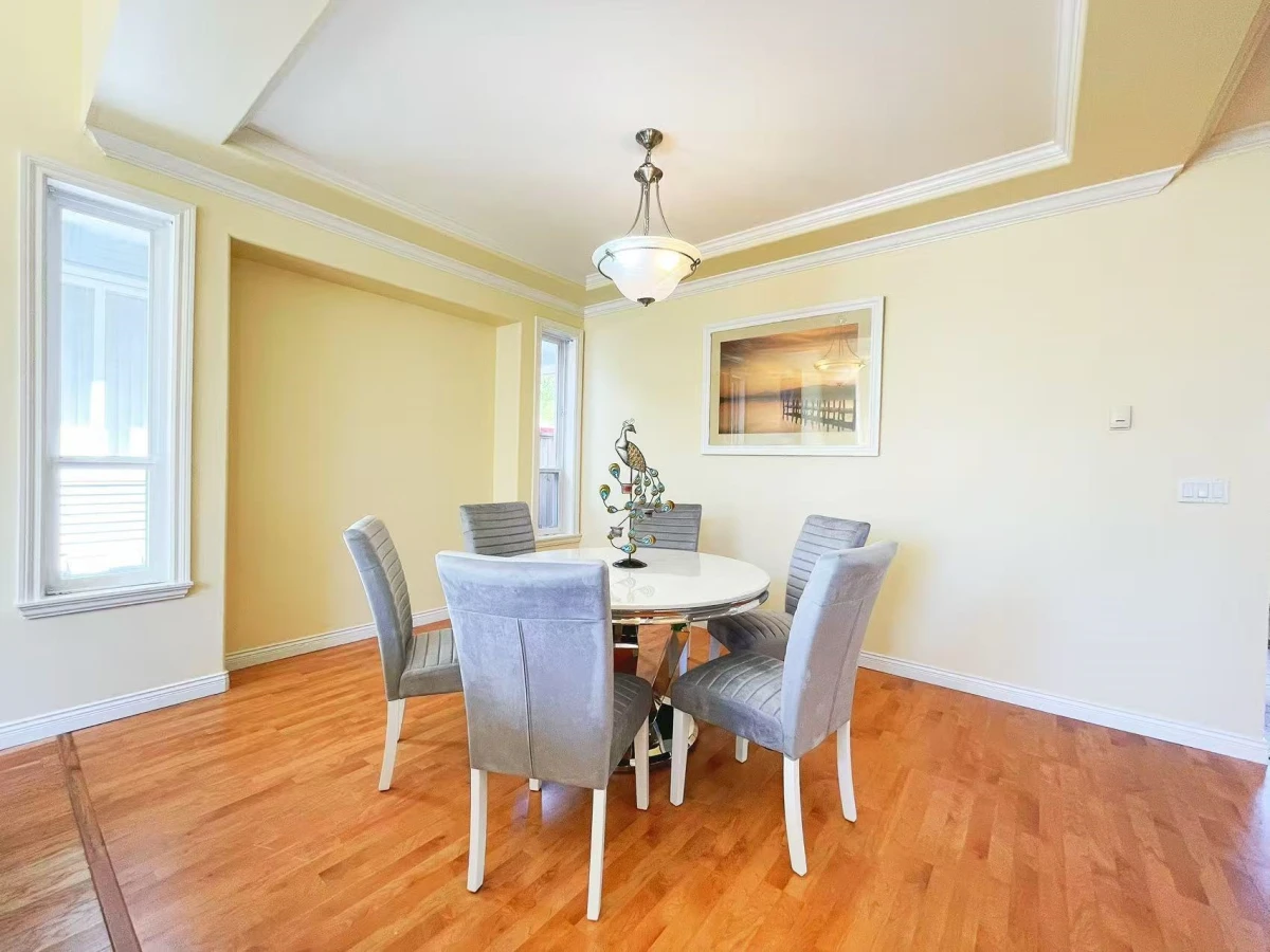 Living Room Photo of 6194 175a Street, Surrey, BC