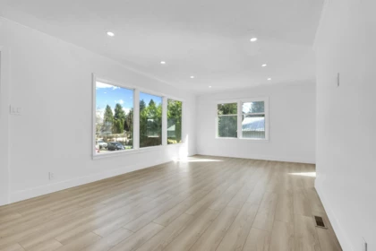 Entry Foyer Photo of 7489 Maple Street, Mission, BC