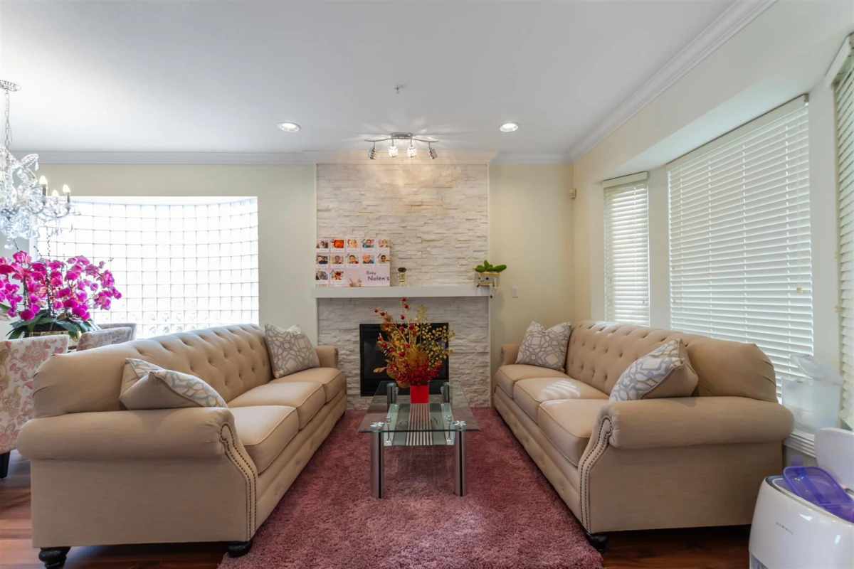 Living Room Photo of 55 Dieppe Place, Vancouver, BC