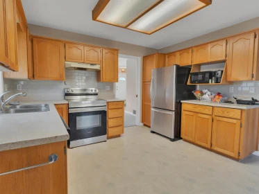 Kitchen Island Photo of 32337 Nakusp Drive, Abbotsford, BC