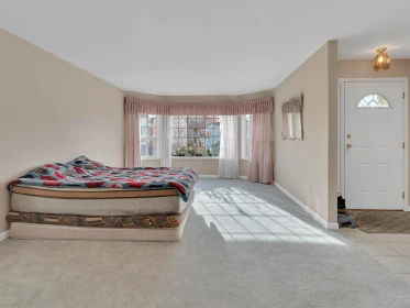 Walk-In Closet Photo of 32337 Nakusp Drive, Abbotsford, BC