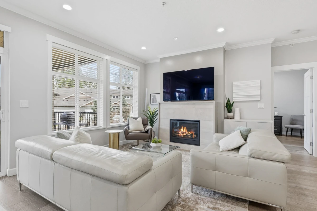Living Room Photo of 20 7138 210 Street, Langley, BC