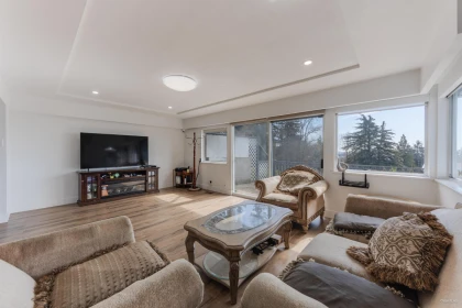 8035 Nelson Avenue, Burnaby, BC, Burnaby — Single Family Residence for sale