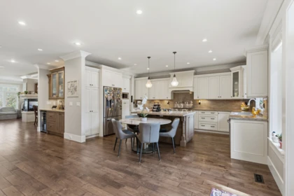 Kitchen Island Photo of 12576 26a Avenue, Surrey, BC