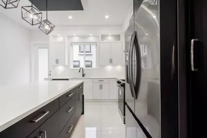 Kitchen Photo of 101 16649 18a Avenue, Surrey, BC