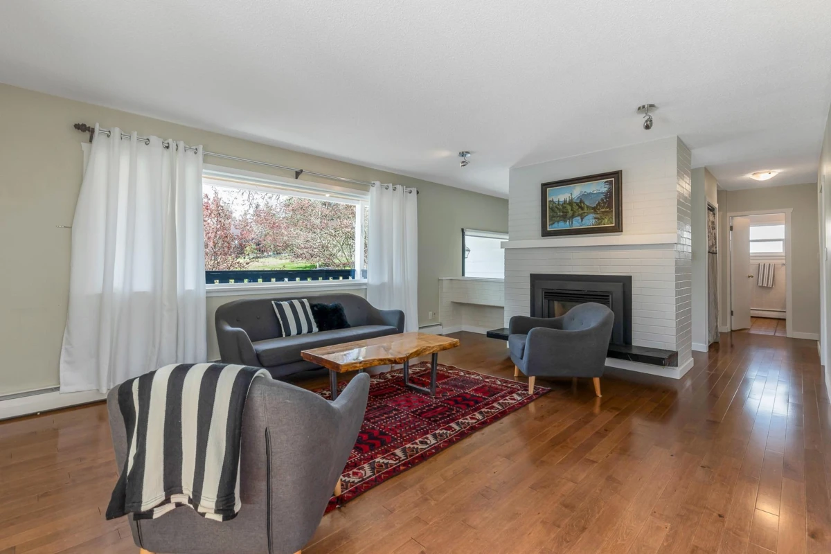 Family Room Photo of 7958 Taulbut Street, Mission, BC