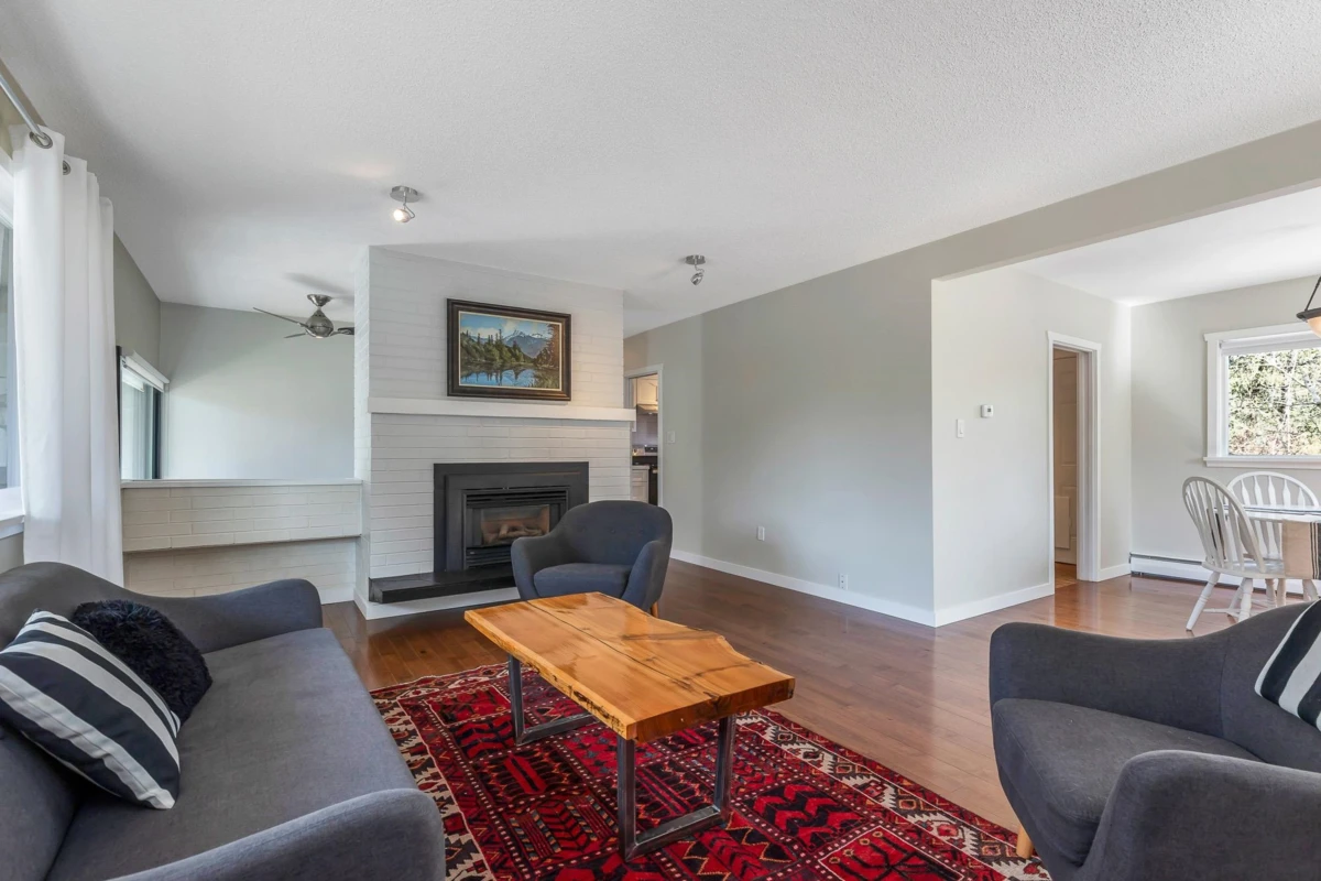 Living Room Photo of 7958 Taulbut Street, Mission, BC