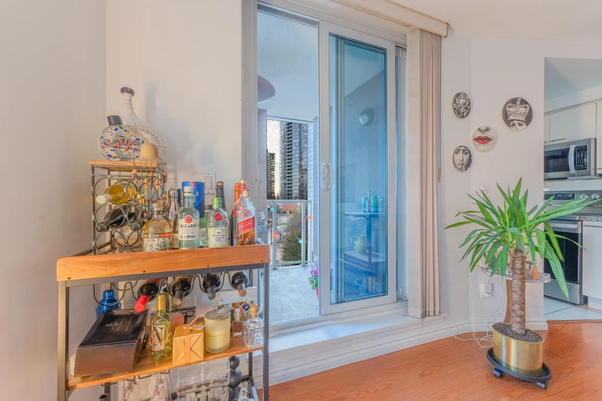 Dining Area Photo of 505 388 Drake Street, Vancouver, BC