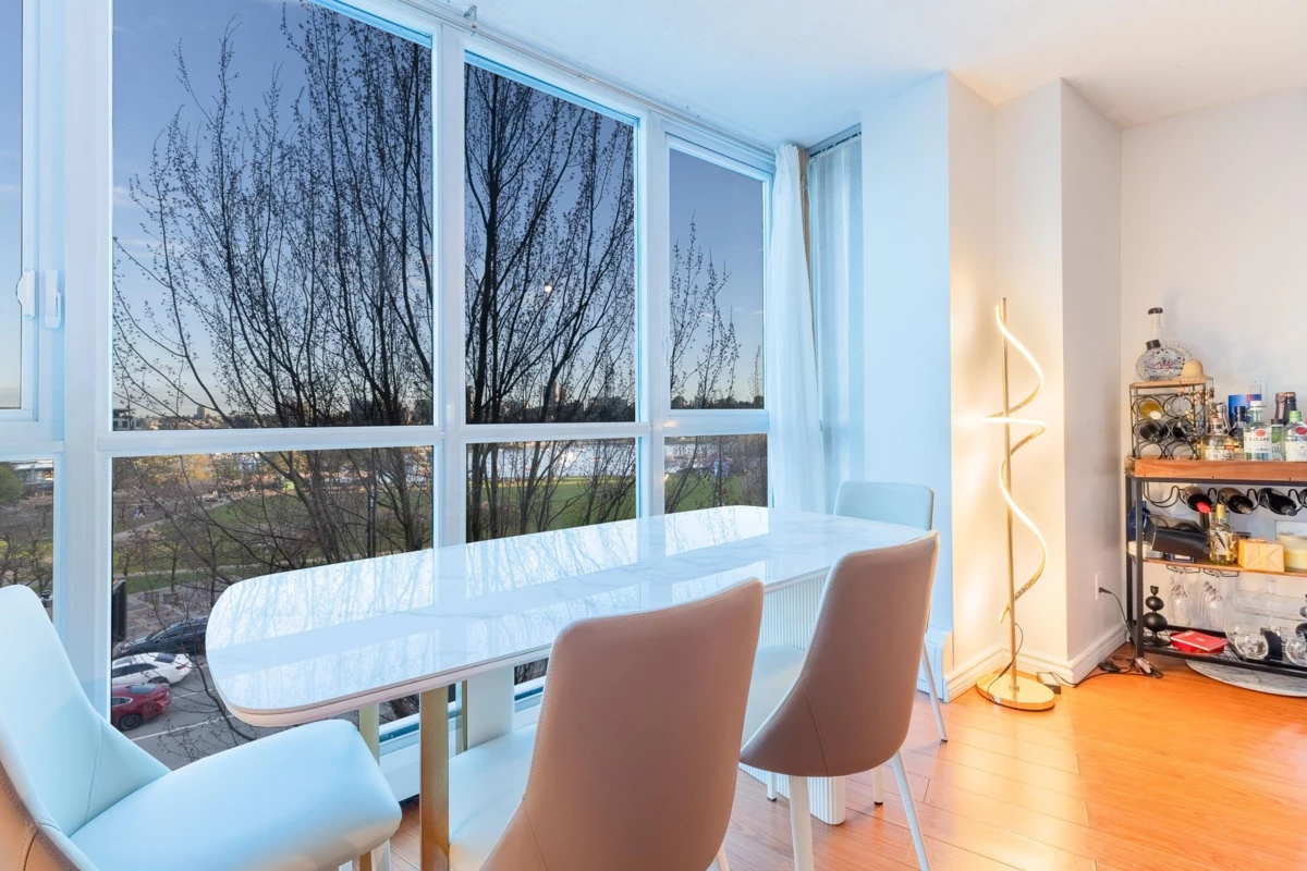 Family Room Photo of 505 388 Drake Street, Vancouver, BC