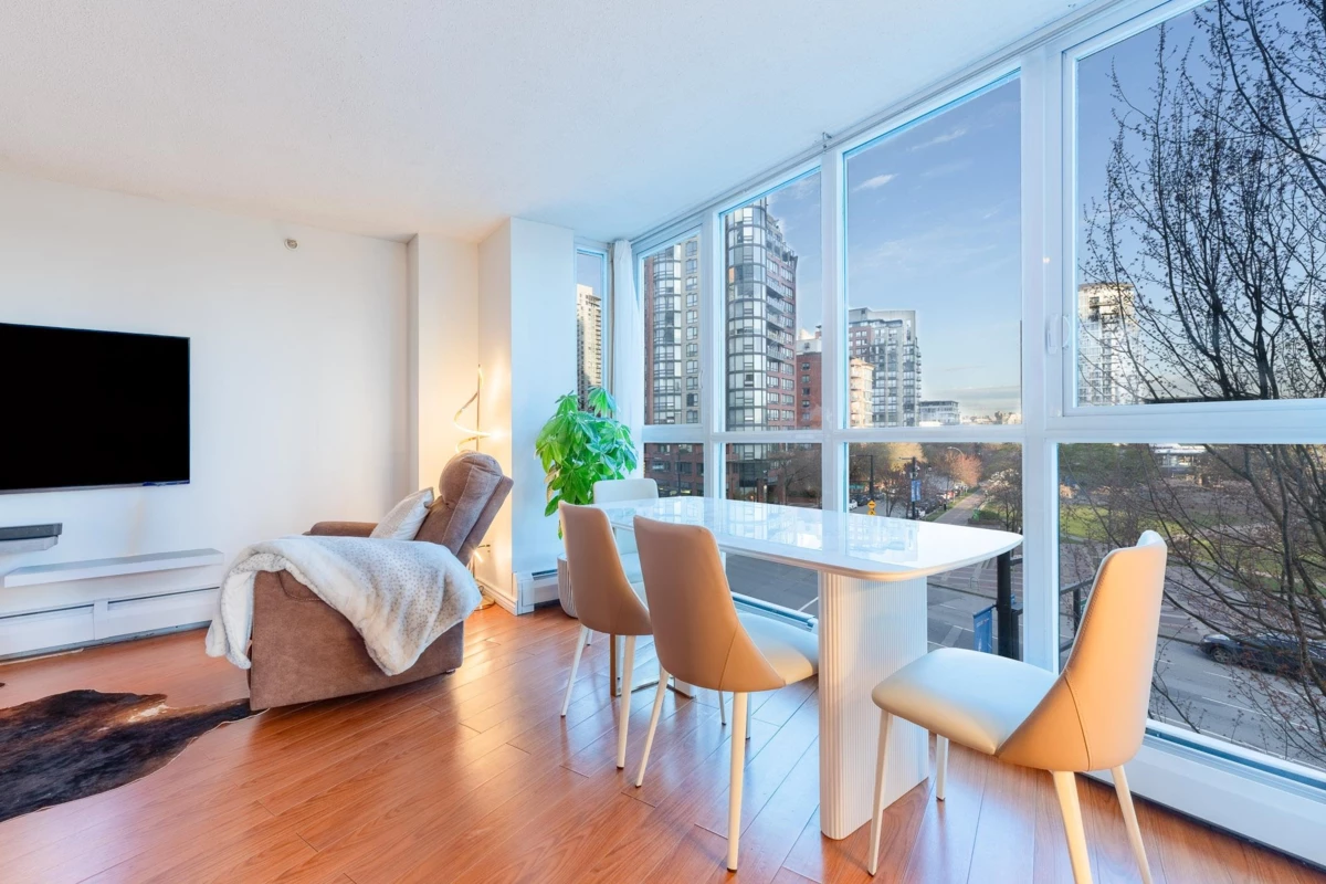 Living Room Photo of 505 388 Drake Street, Vancouver, BC
