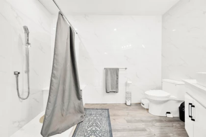Hallway Photo of 10346 126 Street, Surrey, BC