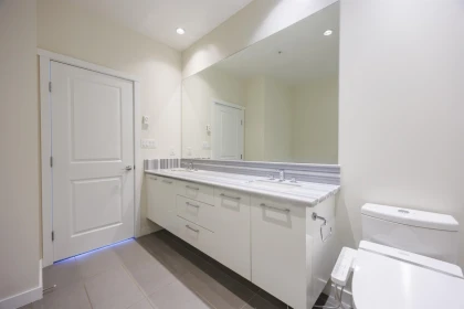 Hallway Photo of 4203 4880 Bennett Street, Burnaby, BC