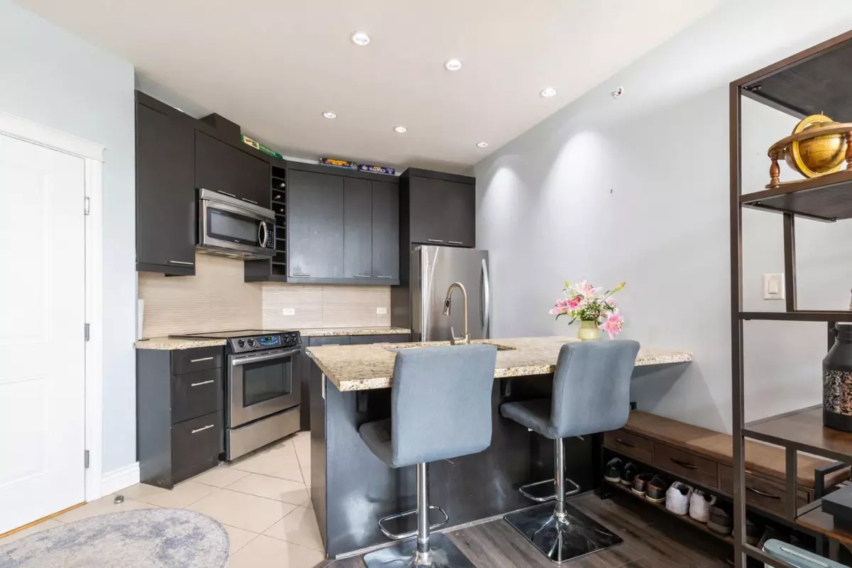 Living Room Photo of 404 2970 King George Boulevard, Surrey, BC