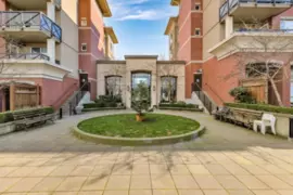 404 2970 King George Boulevard, Surrey, BC