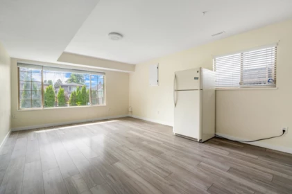 Entry Foyer Photo of 1869 Prairie Avenue, Port Coquitlam, BC