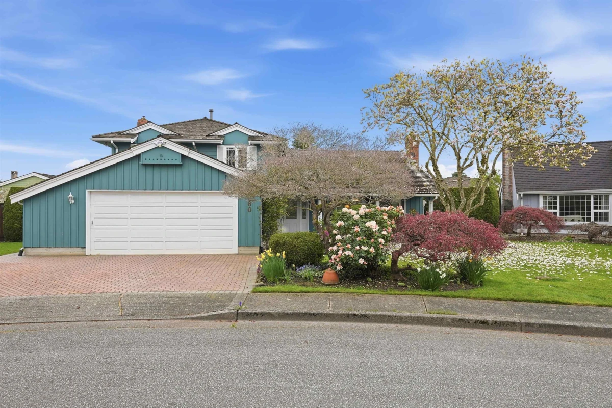 Living Room Photo of 5760 Wagtail Avenue, Richmond, BC