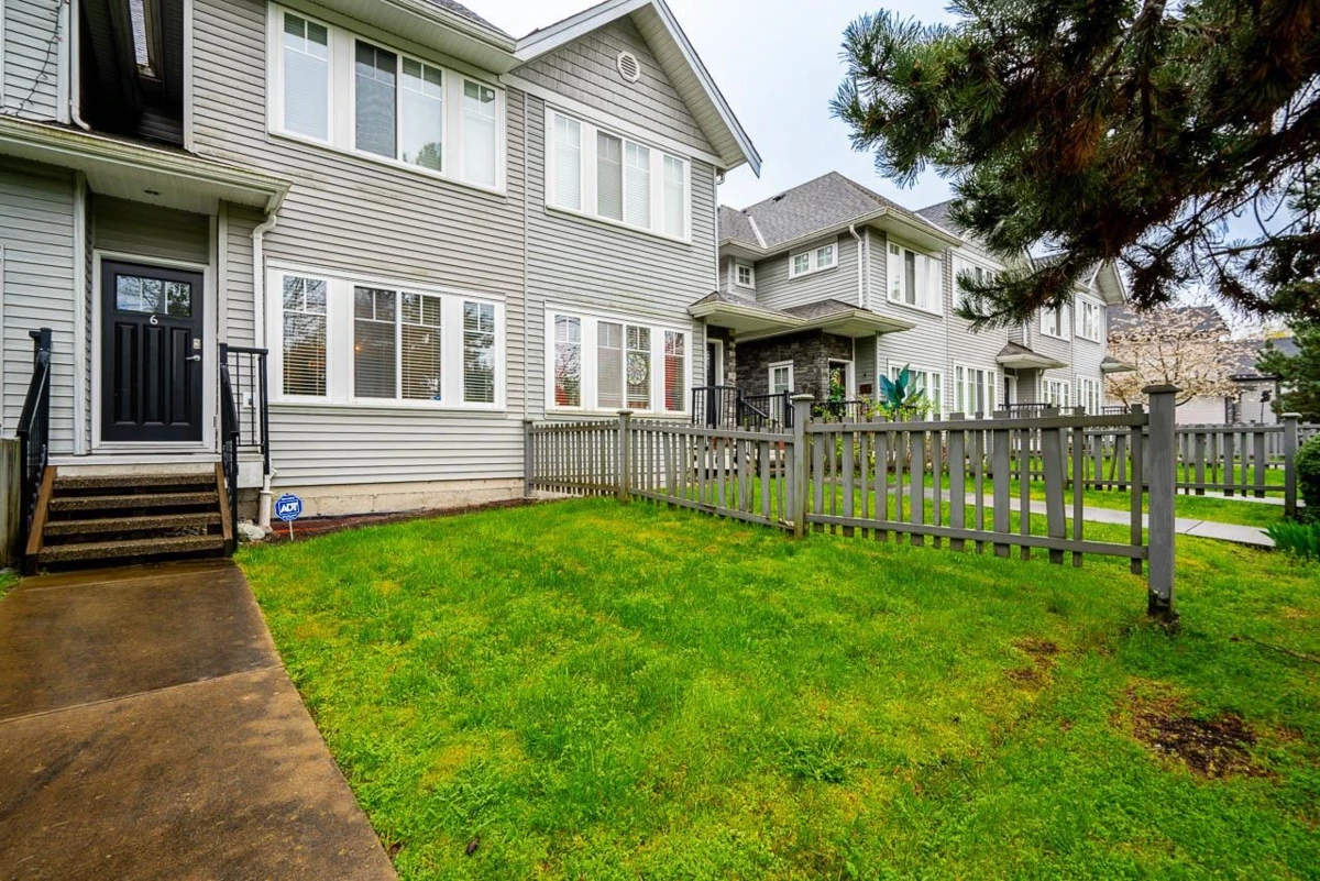Family Room Photo of 6 13864 Hyland Road, Surrey, BC