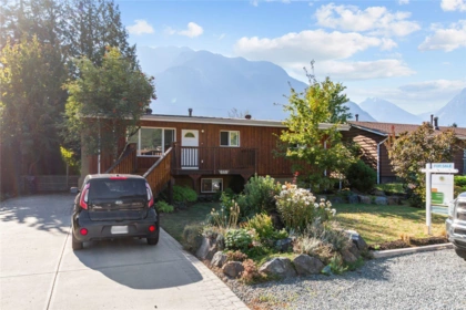 648 Willow Street, Hope, BC, Hope — 5 bed single family residence for sale