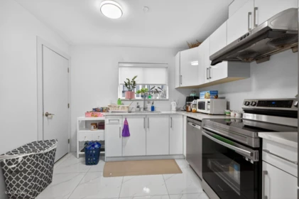 Hot Tub / Spa Photo of 1052 E 50th Avenue, Vancouver, BC