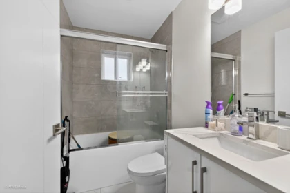 Swimming Pool Photo of 1052 E 50th Avenue, Vancouver, BC