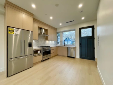 162 E 43rd Avenue, Vancouver, BC, Vancouver — Single Family Residence for sale