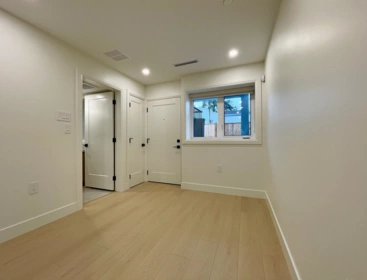 Primary Bedroom Photo of 162 E 43rd Avenue, Vancouver, BC