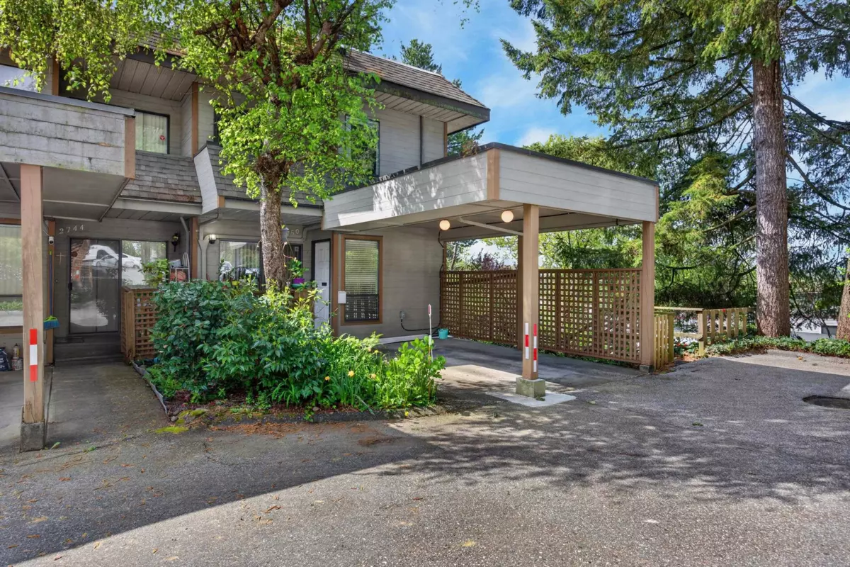 Living Room Photo of 2750 Kingsford Avenue, Burnaby, BC