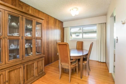 Kitchen Island Photo of 3511 Newmore Avenue, Richmond, BC
