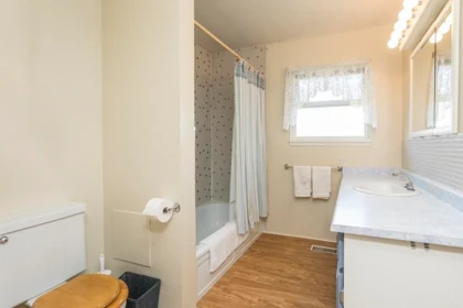 Powder Room Photo of 3511 Newmore Avenue, Richmond, BC