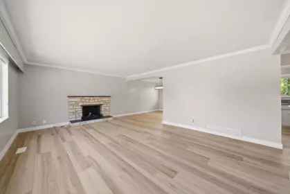 Kitchen Island Photo of 3561 York Street, Port Coquitlam, BC