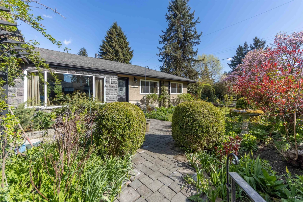 Dining Area Photo of 14735 109a Avenue, Surrey, BC
