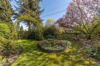 Kitchen Island Photo of 14735 109a Avenue, Surrey, BC