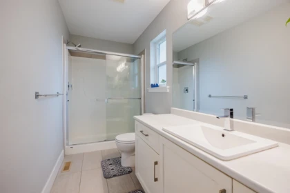 Guest Bathroom Photo of 45614 Herron Avenue, Chilliwack, BC