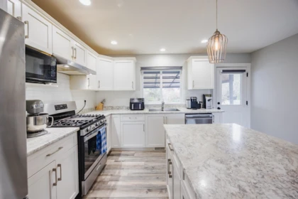 Kitchen Island Photo of 45614 Herron Avenue, Chilliwack, BC
