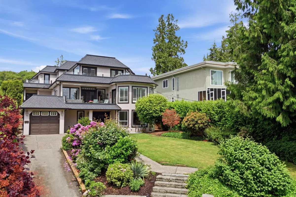 Family Room Photo of 13407 Marine Drive, Surrey, BC