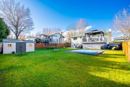 Garden / Landscaping Photo of 17254 62a Avenue, Surrey, BC