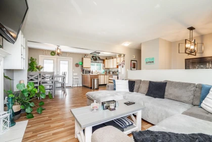 Kitchen Island Photo of 17254 62a Avenue, Surrey, BC