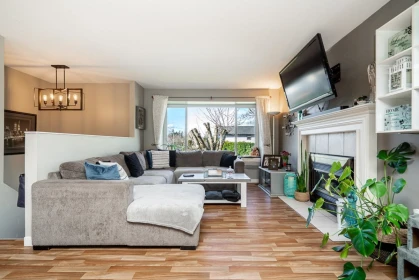 Kitchen Photo of 17254 62a Avenue, Surrey, BC