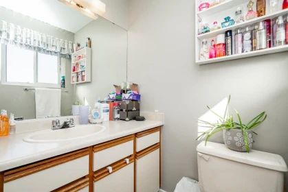 Powder Room Photo of 17254 62a Avenue, Surrey, BC