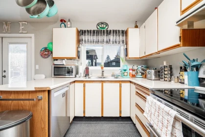 Walk-In Closet Photo of 17254 62a Avenue, Surrey, BC