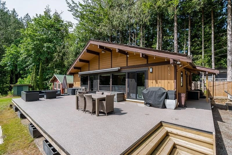 Family Room Photo of 1680 Columbia Valley Road, Lindell Beach, BC