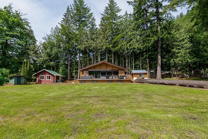 Living Room Photo of 1680 Columbia Valley Road, Lindell Beach, BC